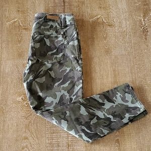 Royalty For Me camo mid rise pants, size 6